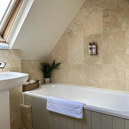Hotel The White Horse Chilgrove Exterior foto