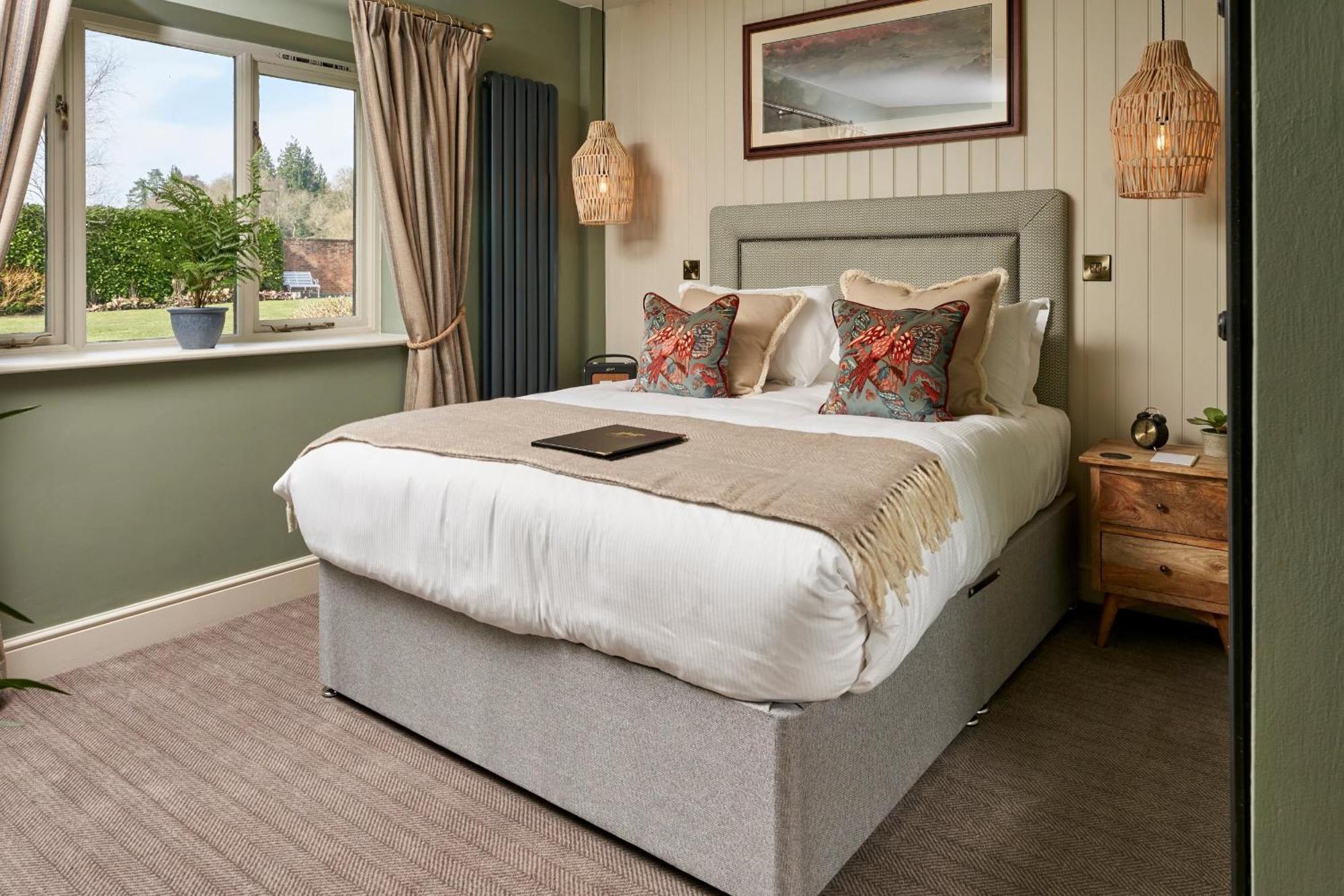 Hotel The White Horse Chilgrove Exterior foto