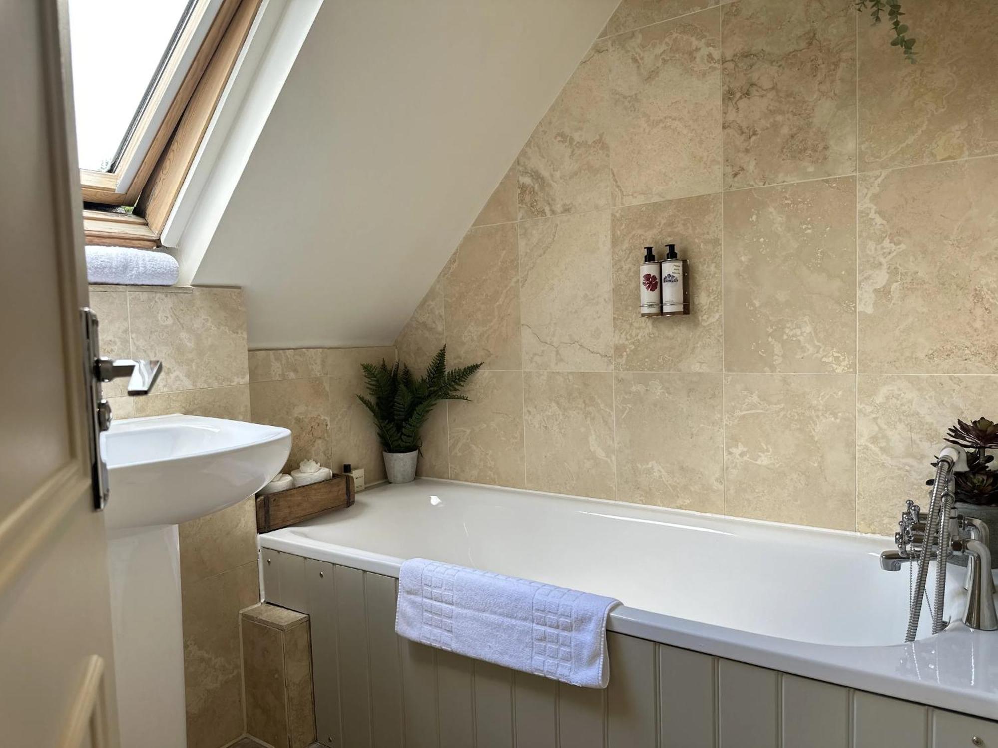 Hotel The White Horse Chilgrove Exterior foto